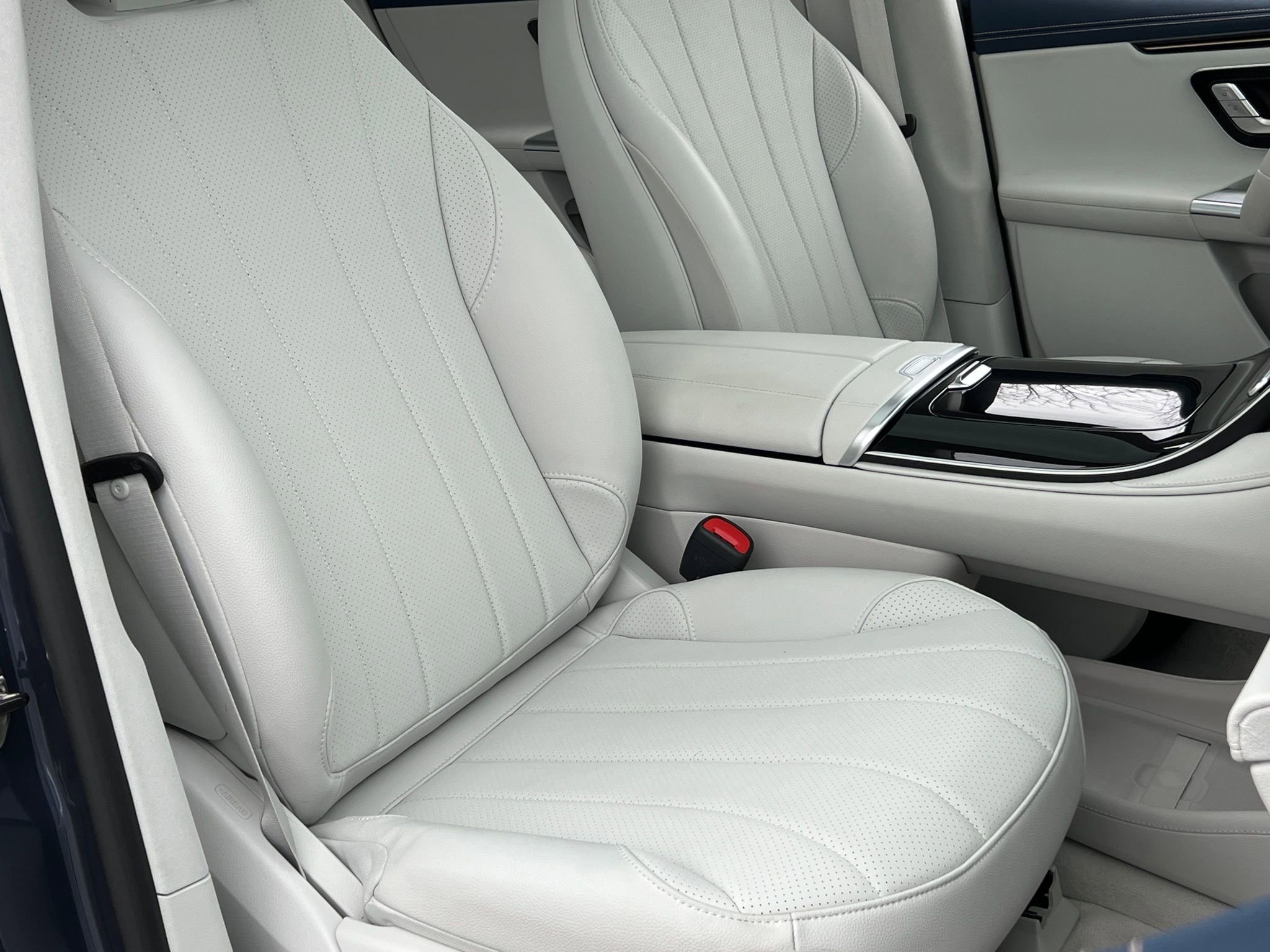 Used 2024 Mercedes-Benz EQE 350+ 4MATIC SUV w/ AMG Line Exterior Package image 17