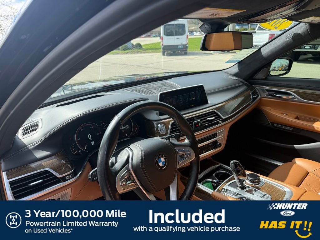 Used 2017 BMW 750i xDrive image 2