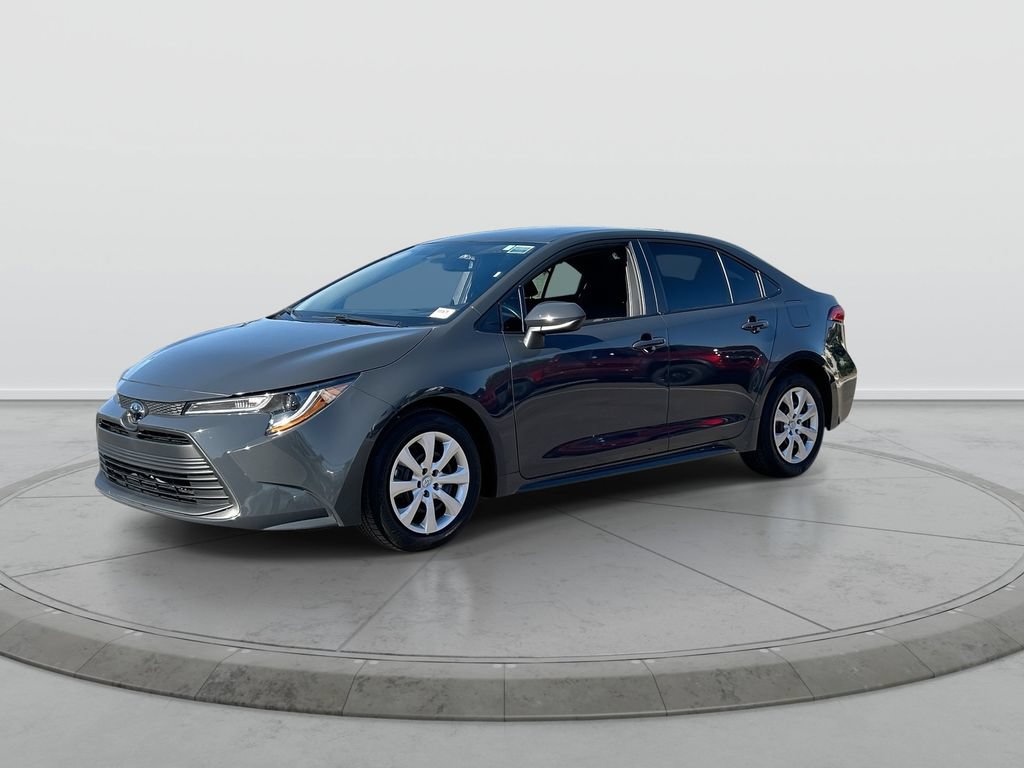 Used 2025 Toyota Corolla LE w/ Convenience Package FWD image 4