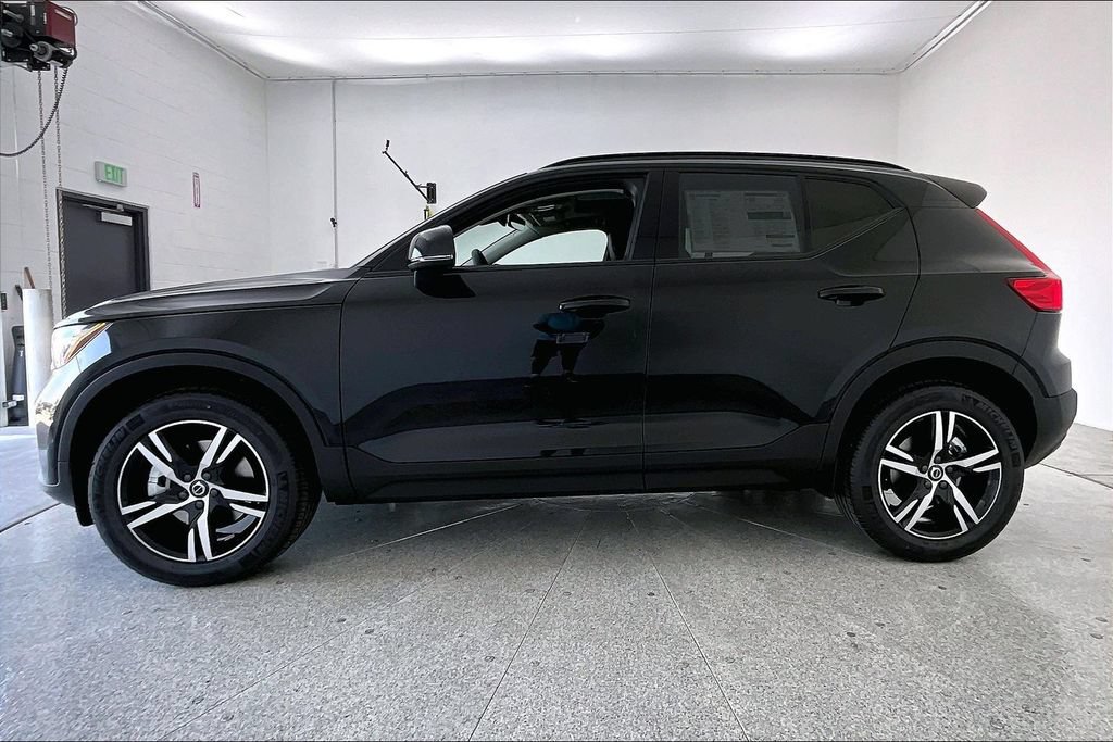 New 2026 Volvo XC40 B5 Core w/ Protection Package Premier AWD/4WD image 6