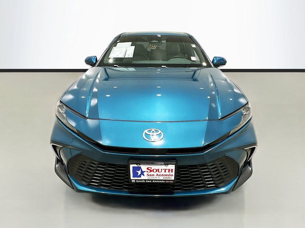 Used 2025 Toyota Camry SE w/ Convenience Package image 2