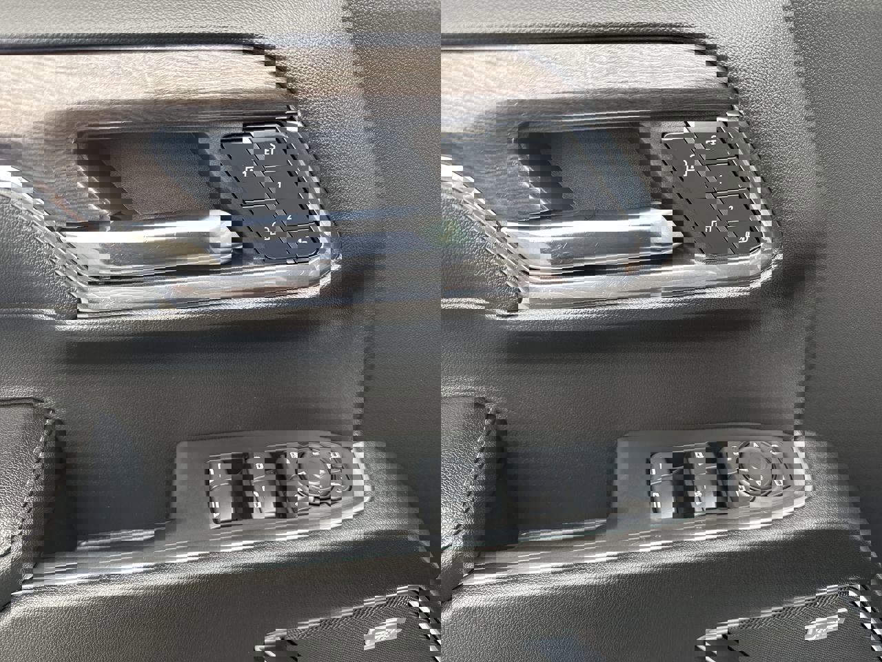 Used 2024 Chevrolet Silverado 1500 LTZ w/ LTZ Premium Package image 23