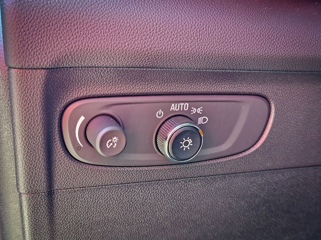 Certified 2023 Buick Envision Essence w/ Sport Touring Package image 17