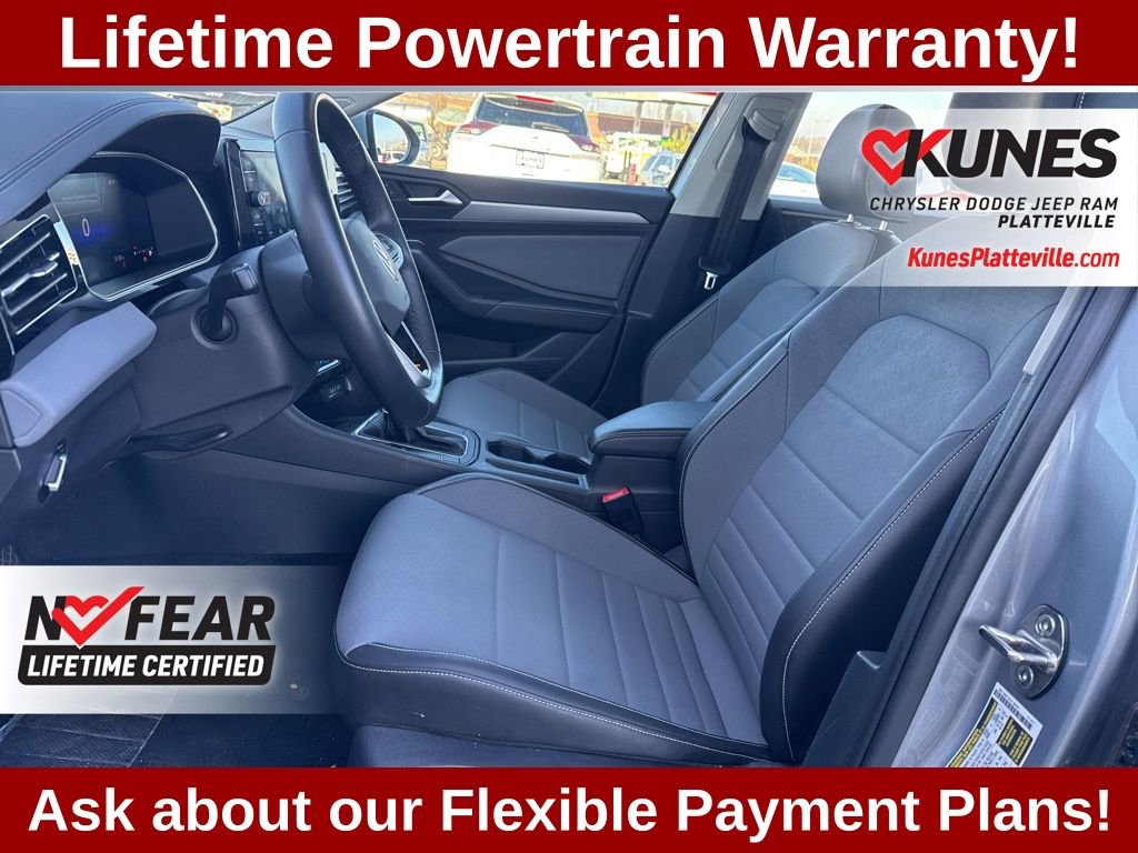 Used 2025 Volkswagen Jetta SE FWD image 11