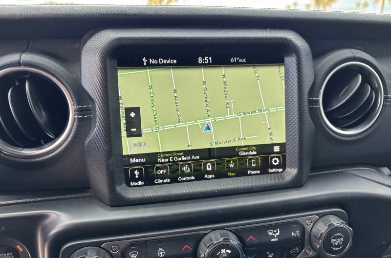 Used 2022 Jeep Wrangler Unlimited Sahara w/ Cold Weather Group AWD/4WD image 14