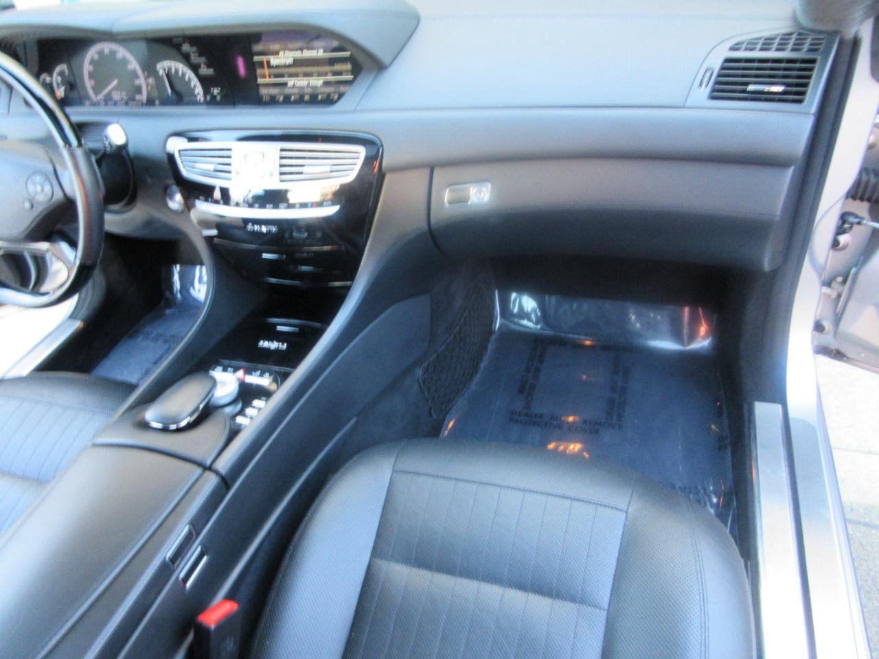 Used 2013 Mercedes-Benz CL 550 4MATIC image 32