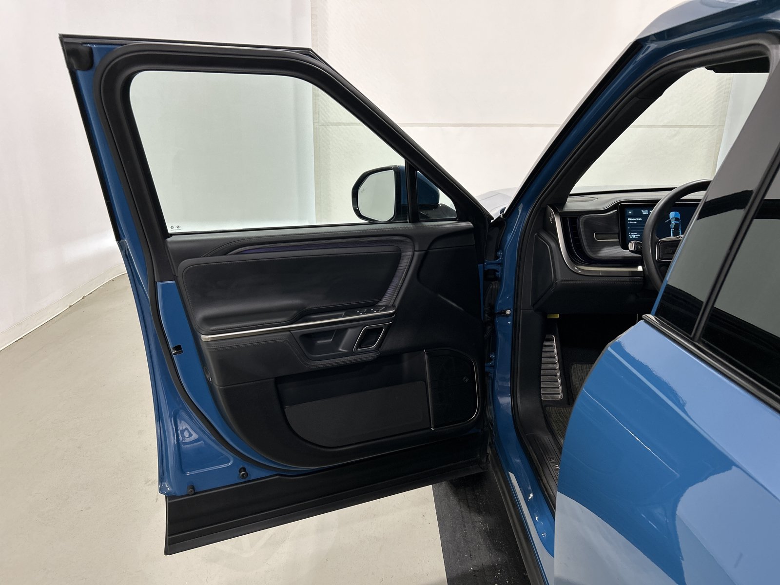 Used 2024 Rivian R1T Adventure AWD/4WD image 16