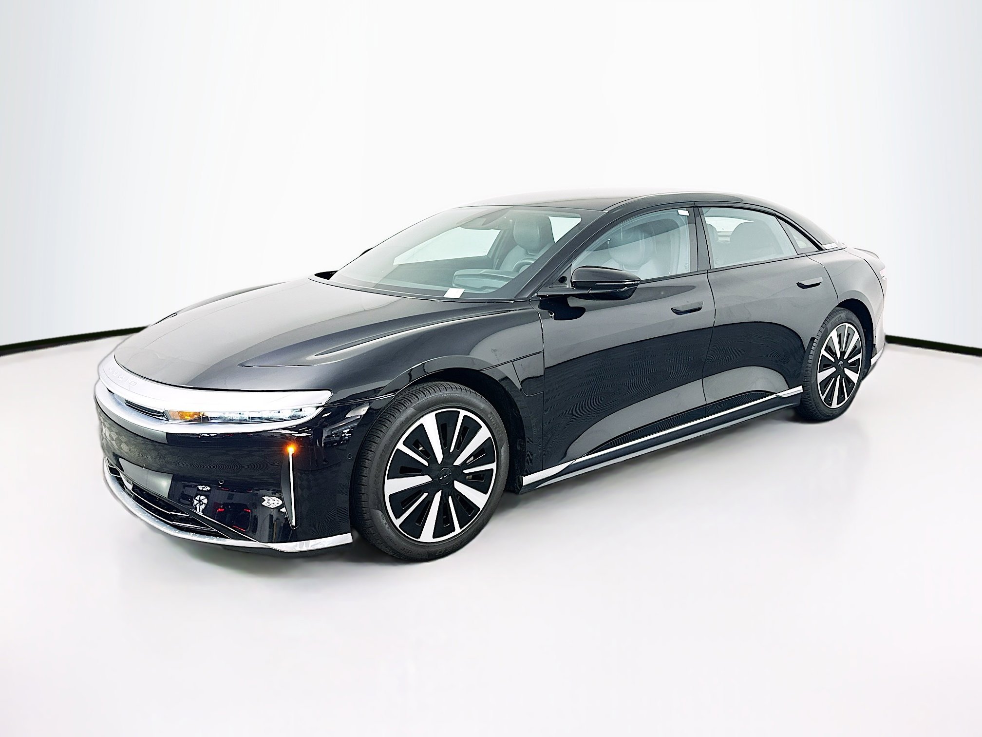 Used 2024 Lucid Air Pure RWD image 3