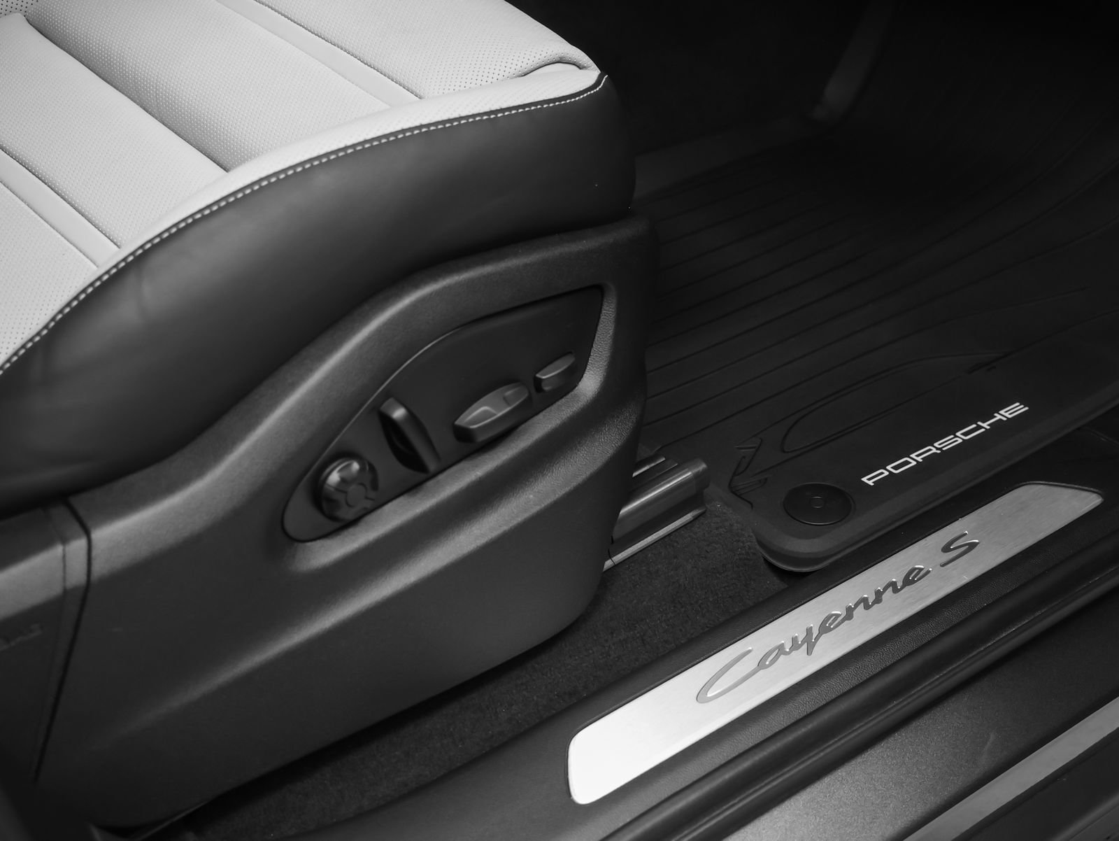 Certified 2026 Porsche Cayenne S AWD/4WD image 22