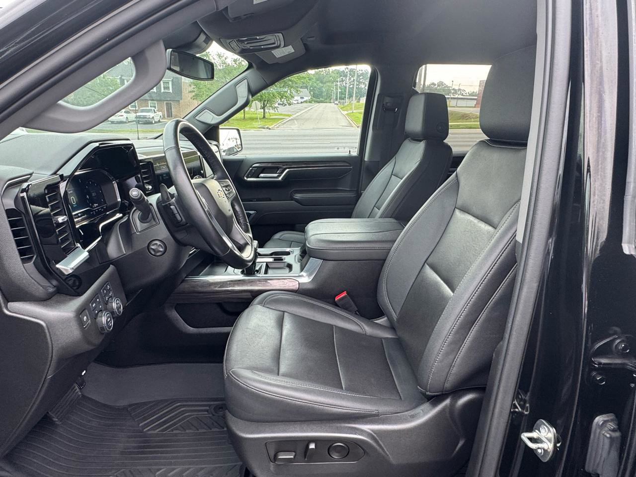 Used 2023 Chevrolet Silverado 1500 LTZ AWD/4WD image 21