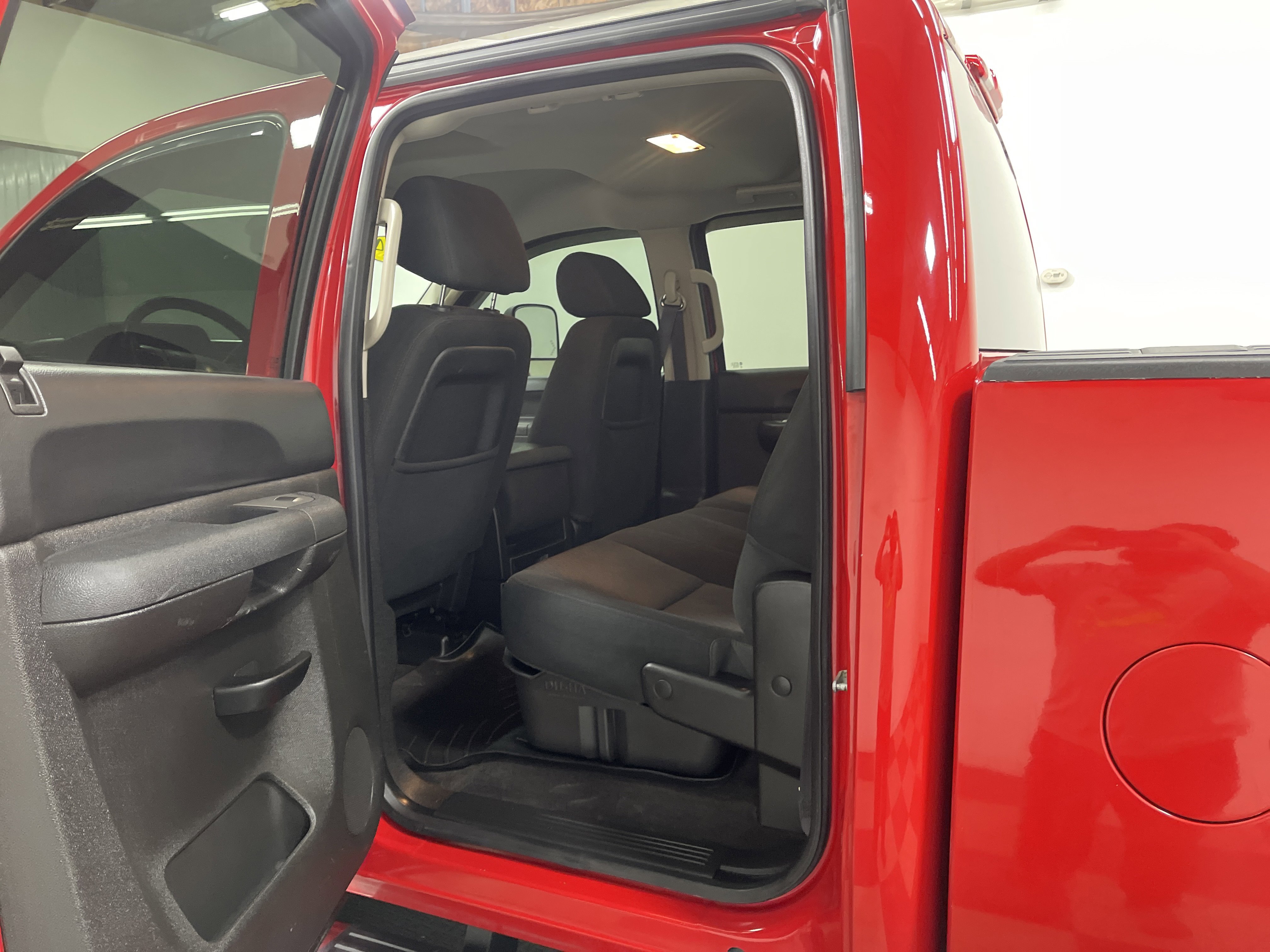 Used 2014 Chevrolet Silverado 2500 LT w/ Custom Sport Truck Package image 13