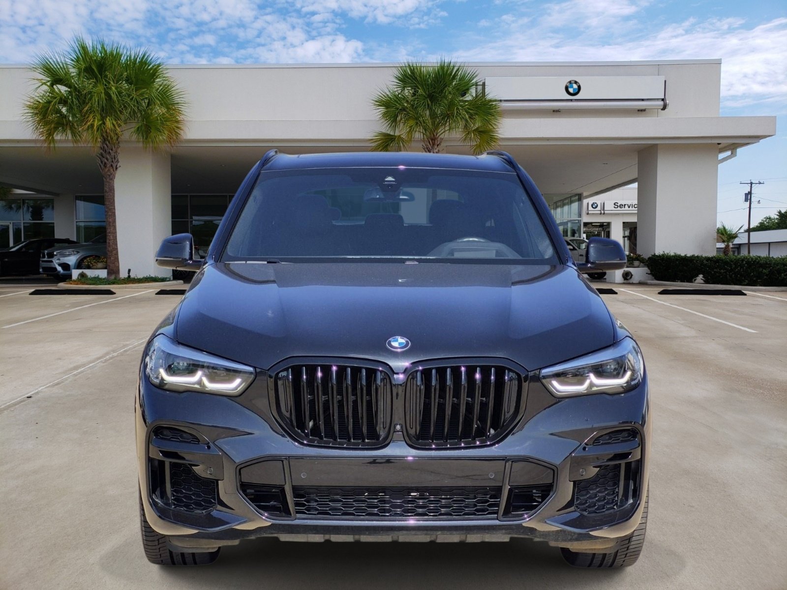 Certified 2022 BMW X5 xDrive40i w/ M Sport Package AWD/4WD image 2