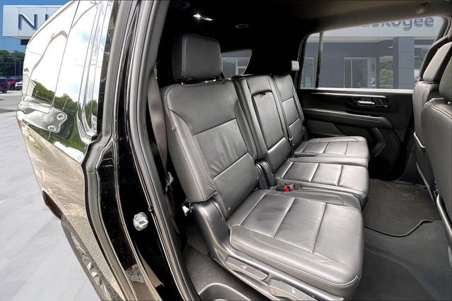 Used 2025 Chevrolet Suburban Z71 AWD/4WD image 24