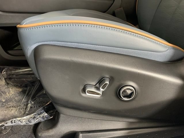 New 2027 Chrysler Pacifica Pinnacle w/ Theater Group FWD image 11