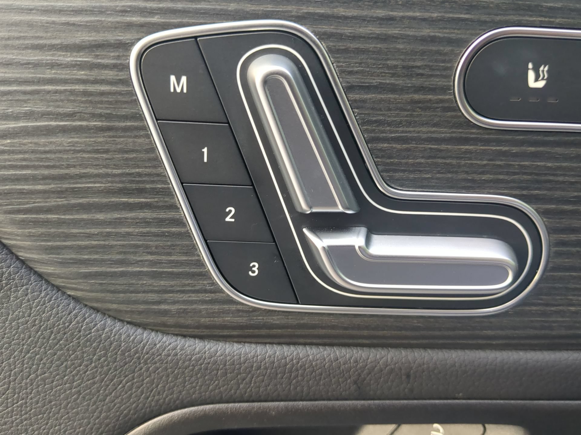 Used 2026 Mercedes-Benz GLB 250 w/ Exclusive Package image 57
