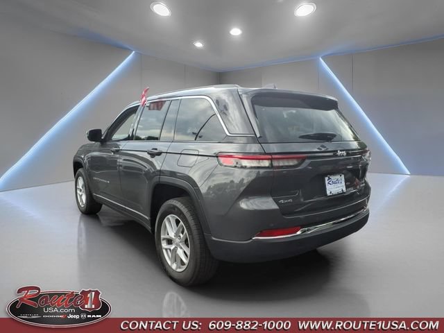 Used 2024 Jeep Grand Cherokee Laredo X AWD/4WD image 6