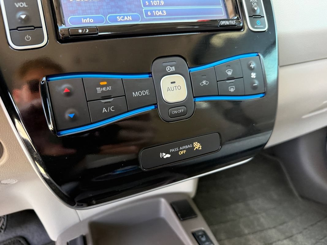 Used 2015 Nissan Leaf SV w/ LED & Quick Charge Package FWD image 34