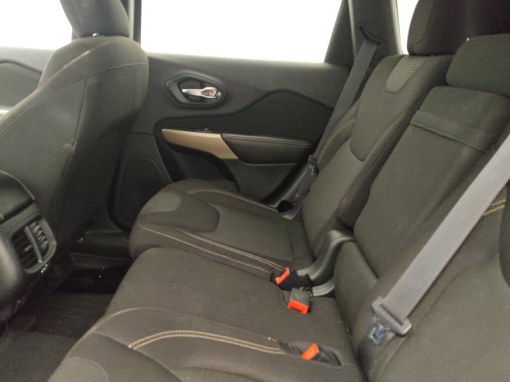 Used 2017 Jeep Cherokee Latitude image 18