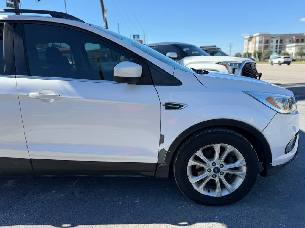 Used 2017 Ford Escape SE w/ Equipment Group 201A FWD image 5