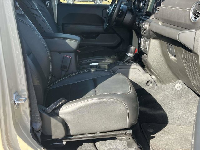 Used 2022 Jeep Wrangler Unlimited Sahara AWD/4WD image 23