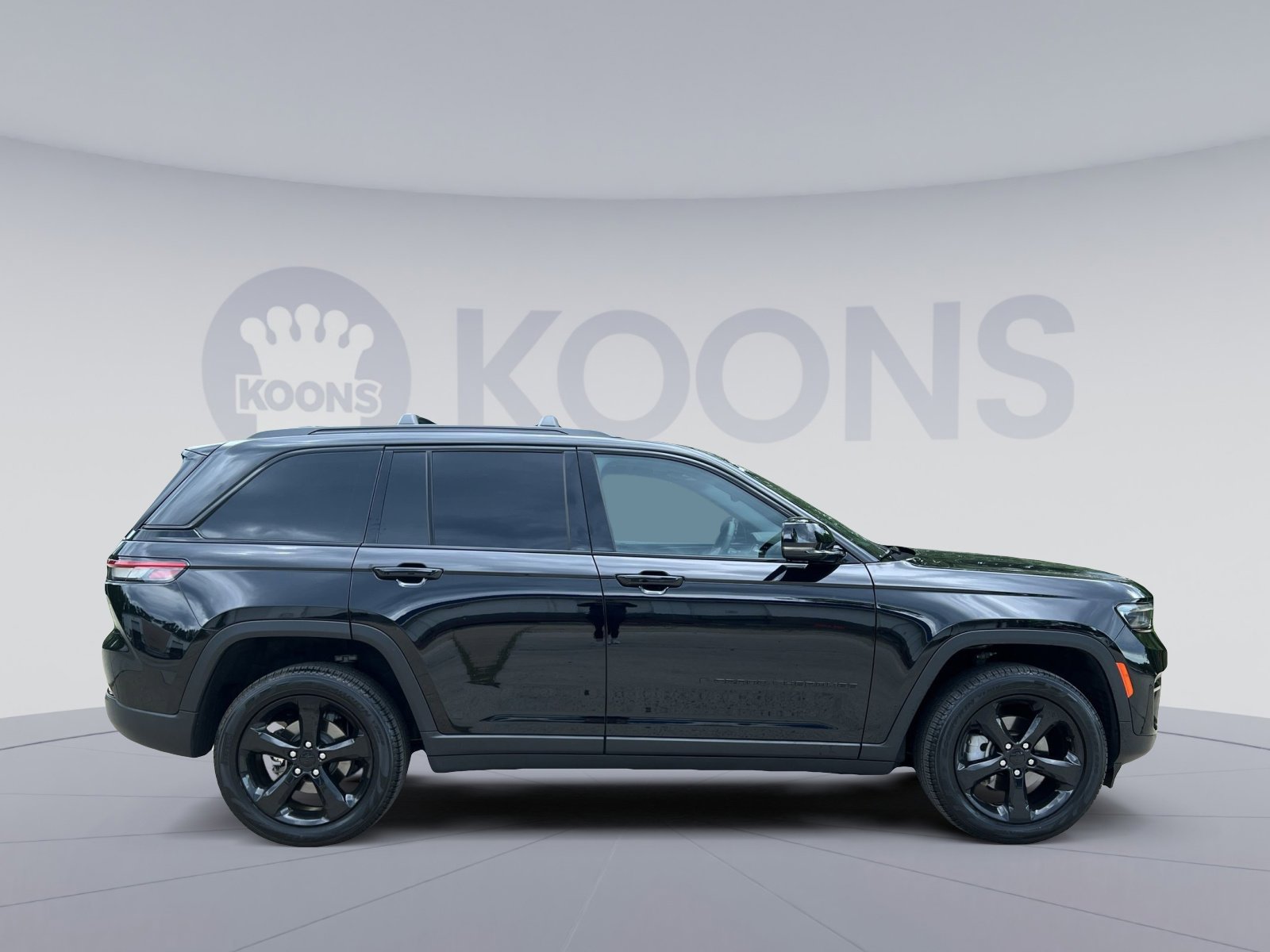 Used 2024 Jeep Grand Cherokee Limited w/ Black Appearance Package AWD/4WD image 17