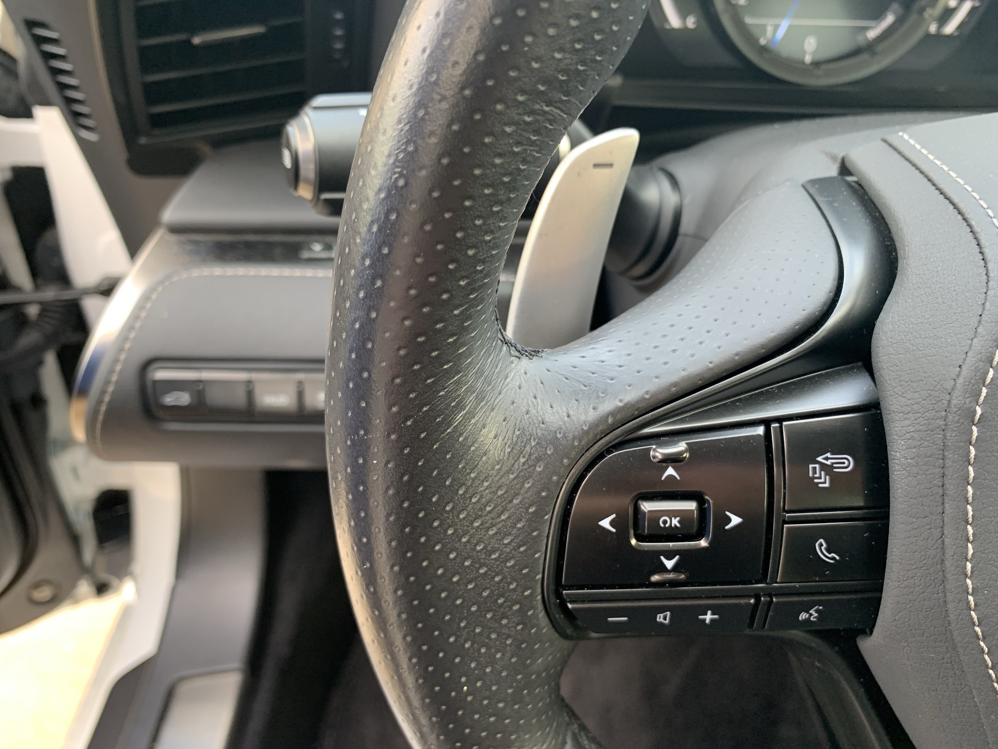 Used 2018 Lexus LC 500 Coupe w/ Sport Package RWD image 19