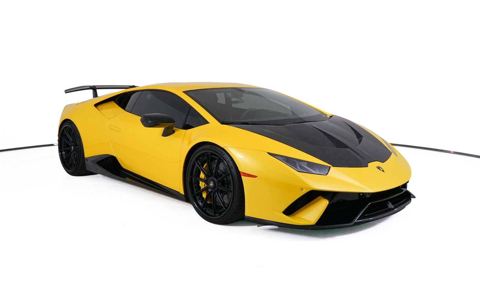 Used 2018 Lamborghini Huracan Performante AWD/4WD image 9