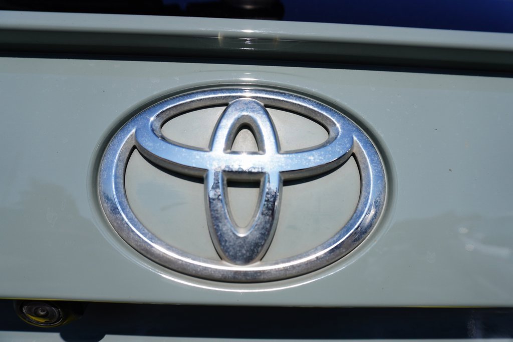 Used 2023 Toyota RAV4 XLE Premium image 32