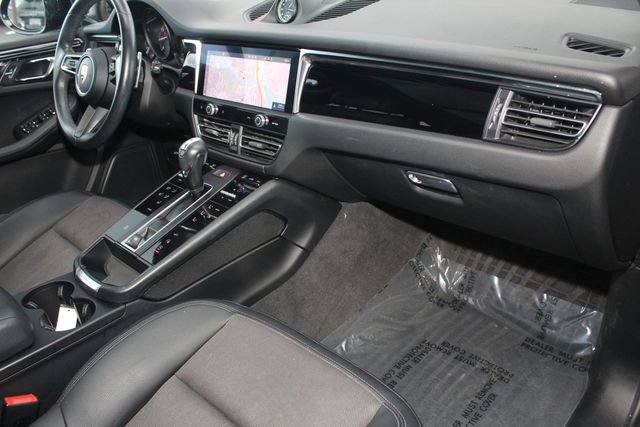 Used 2023 Porsche Macan Turbo image 28