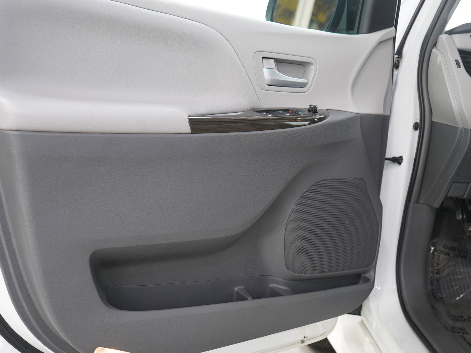 Used 2019 Toyota Sienna XLE Premium AWD/4WD image 22