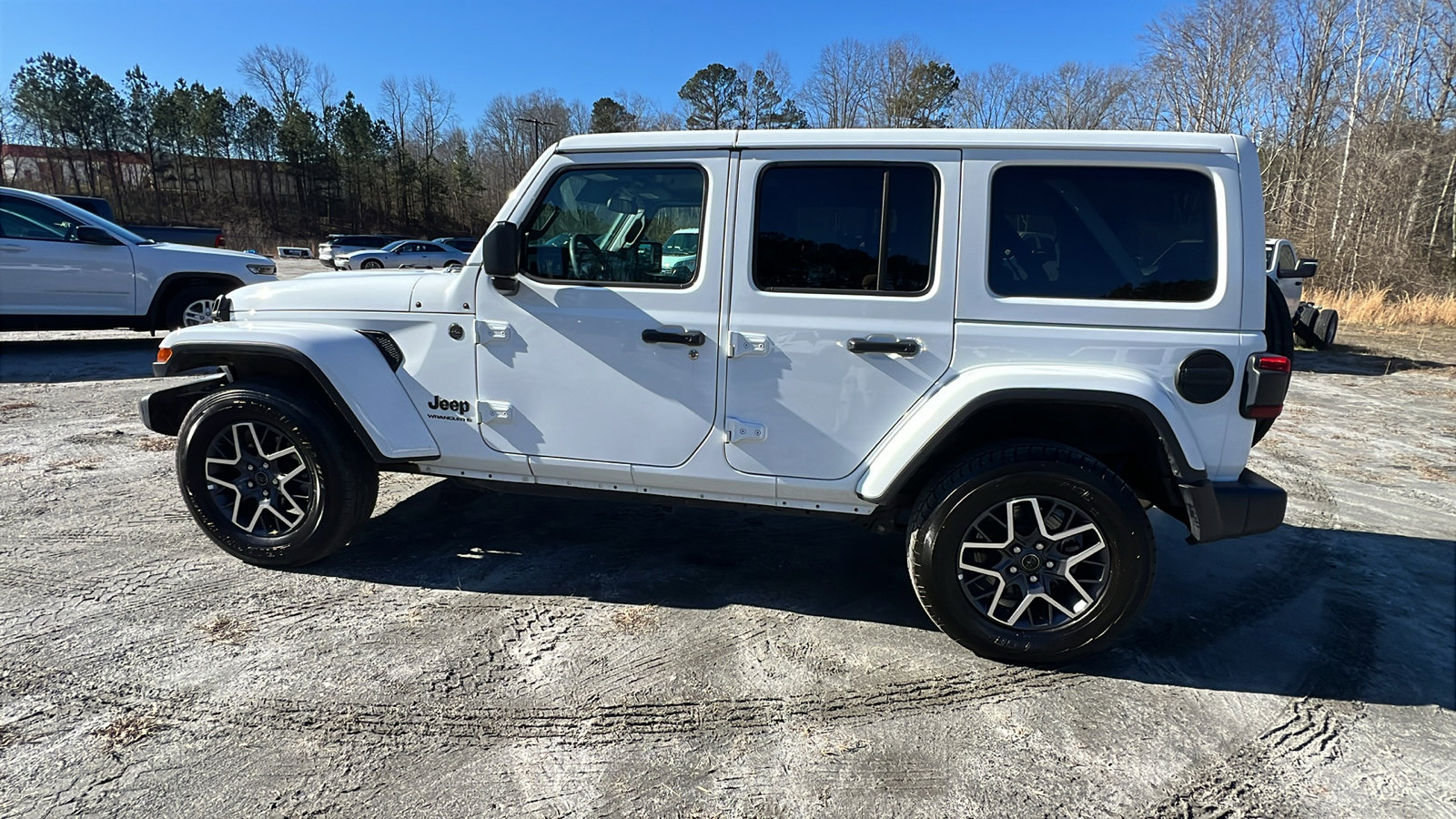 Used 2025 Jeep Wrangler Sahara image 11