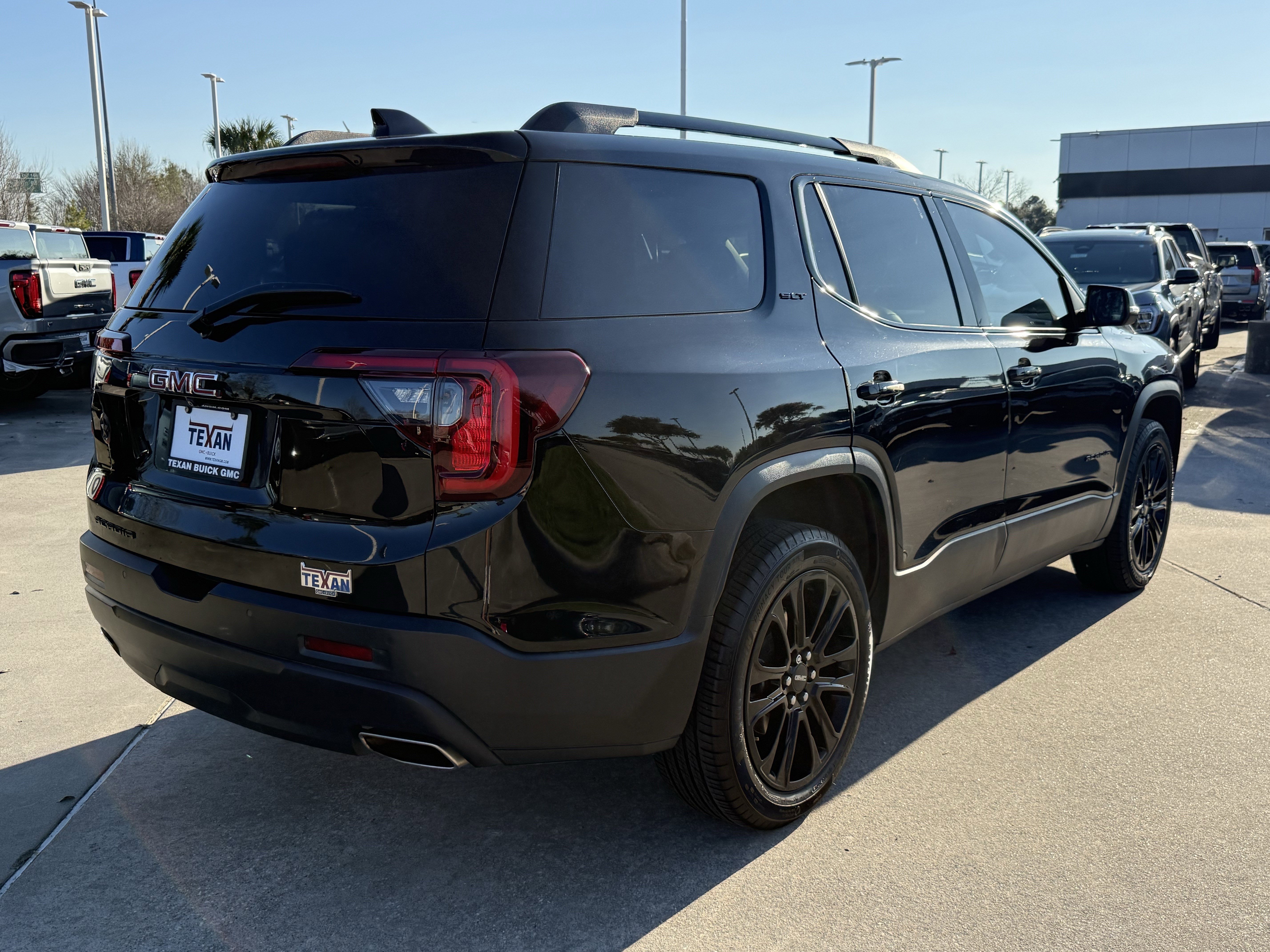 Used 2022 GMC Acadia SLT w/ Elevation Edition image 5