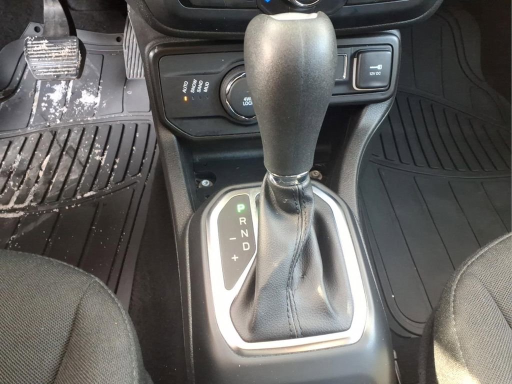 Used 2023 Jeep Renegade Latitude AWD/4WD image 12