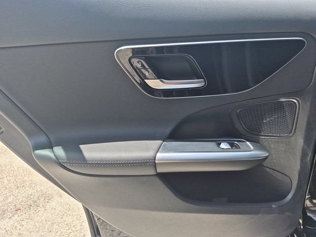 Used 2025 Mercedes-Benz C 300 Sedan image 27