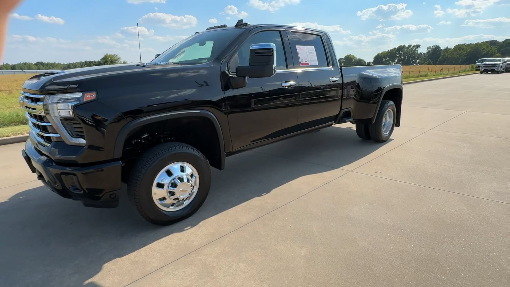 Used 2026 Chevrolet Silverado 3500 LTZ w/ LTZ Convenience Package AWD/4WD image 3