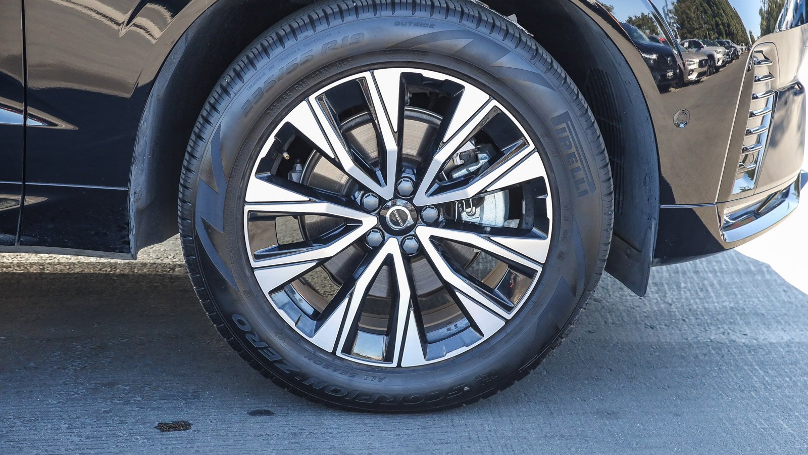 Used 2025 Volvo XC60 B5 Plus image 6