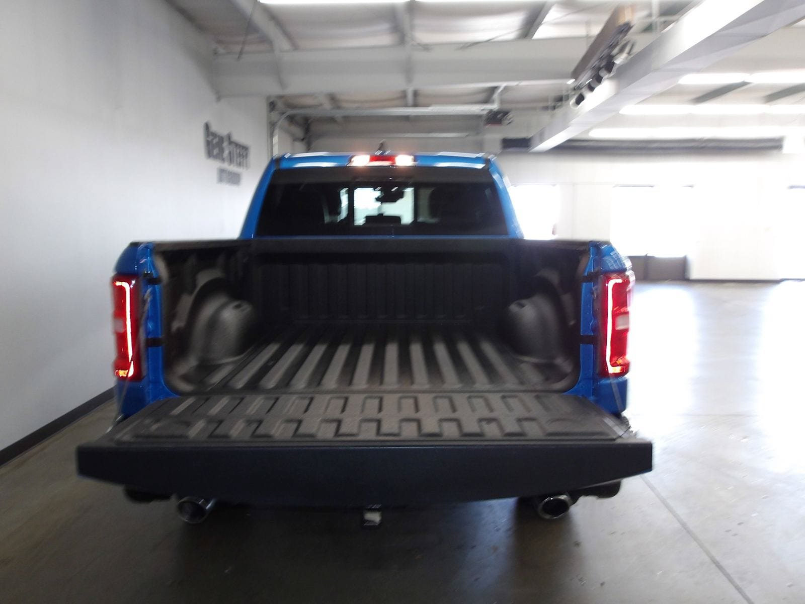Used 2025 RAM 1500 Laramie AWD/4WD image 11