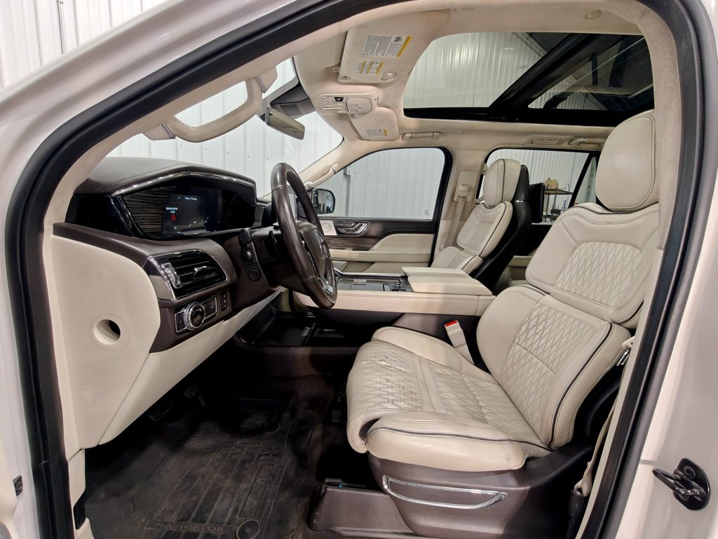 Used 2019 Lincoln Navigator Black Label w/ Cargo Package AWD/4WD image 38