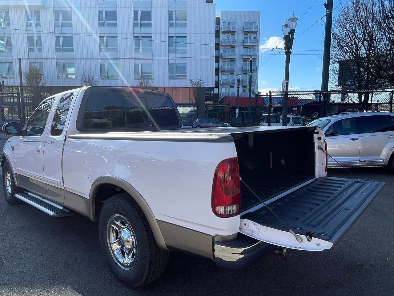Used 2003 Ford F150 Lariat RWD image 12