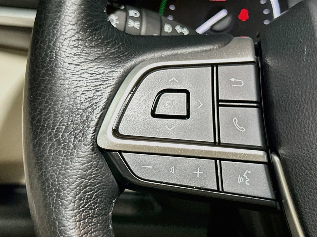 Used 2023 Toyota Sienna XLE AWD/4WD image 32