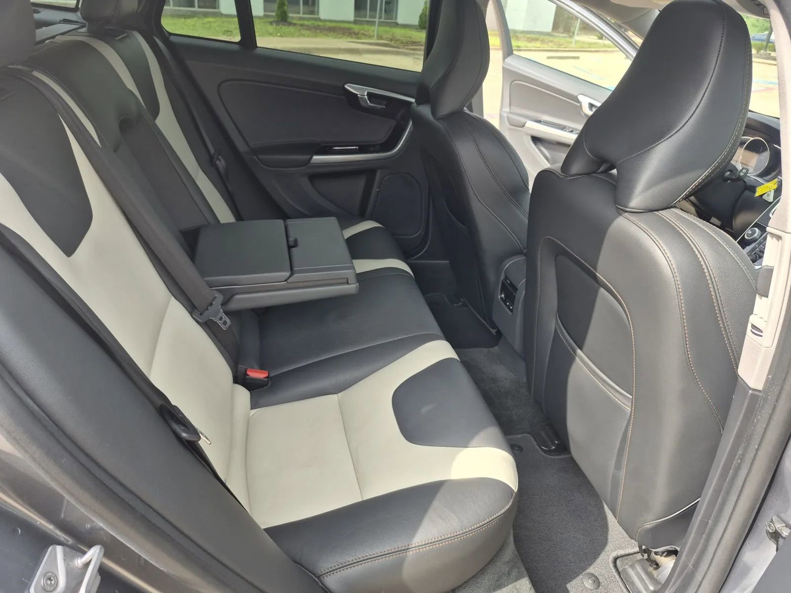 Used 2016 Volvo V60 T5 Cross Country Platinum AWD/4WD image 20
