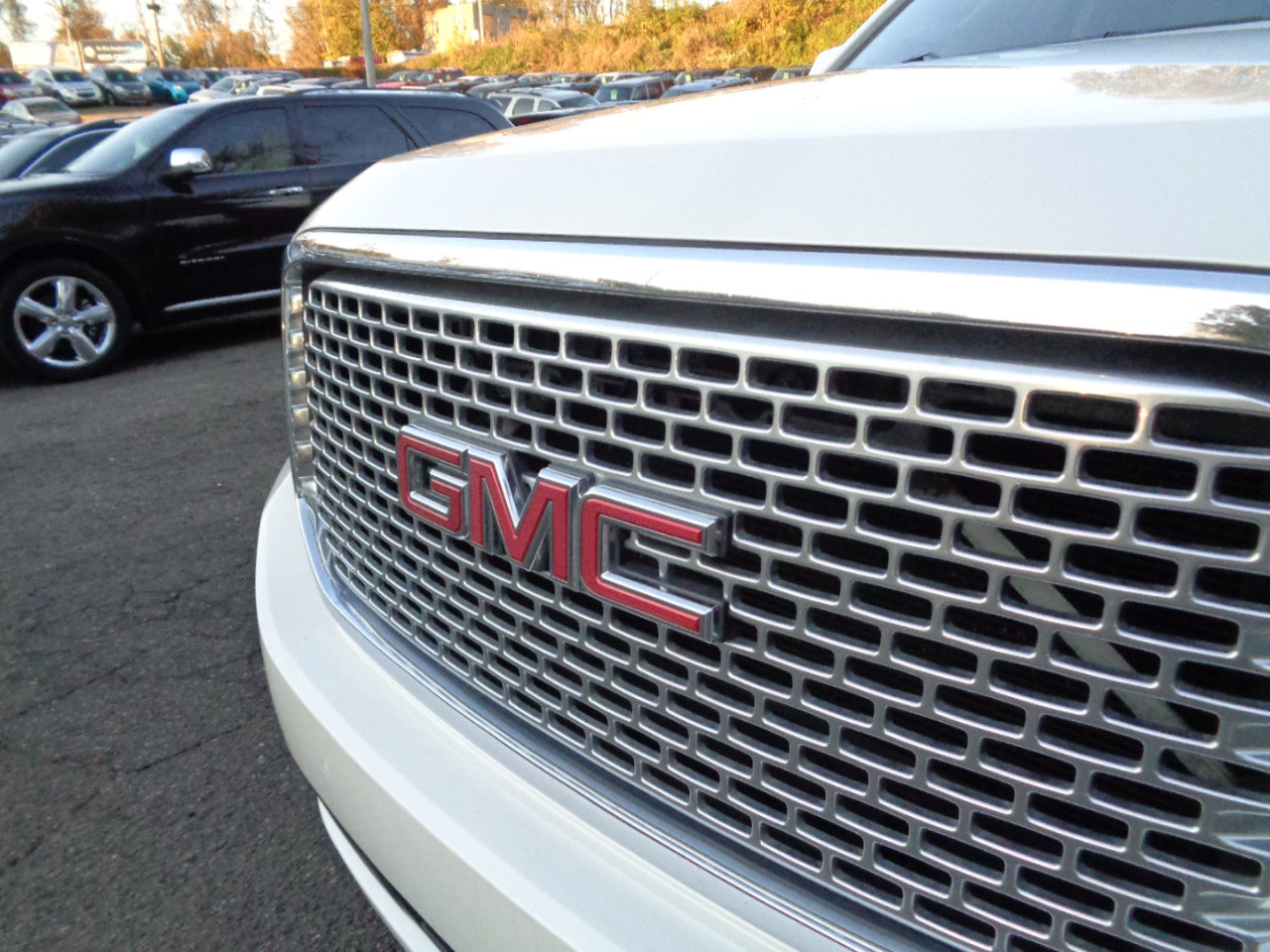 Used 2015 GMC Yukon Denali w/ Touring Package image 9