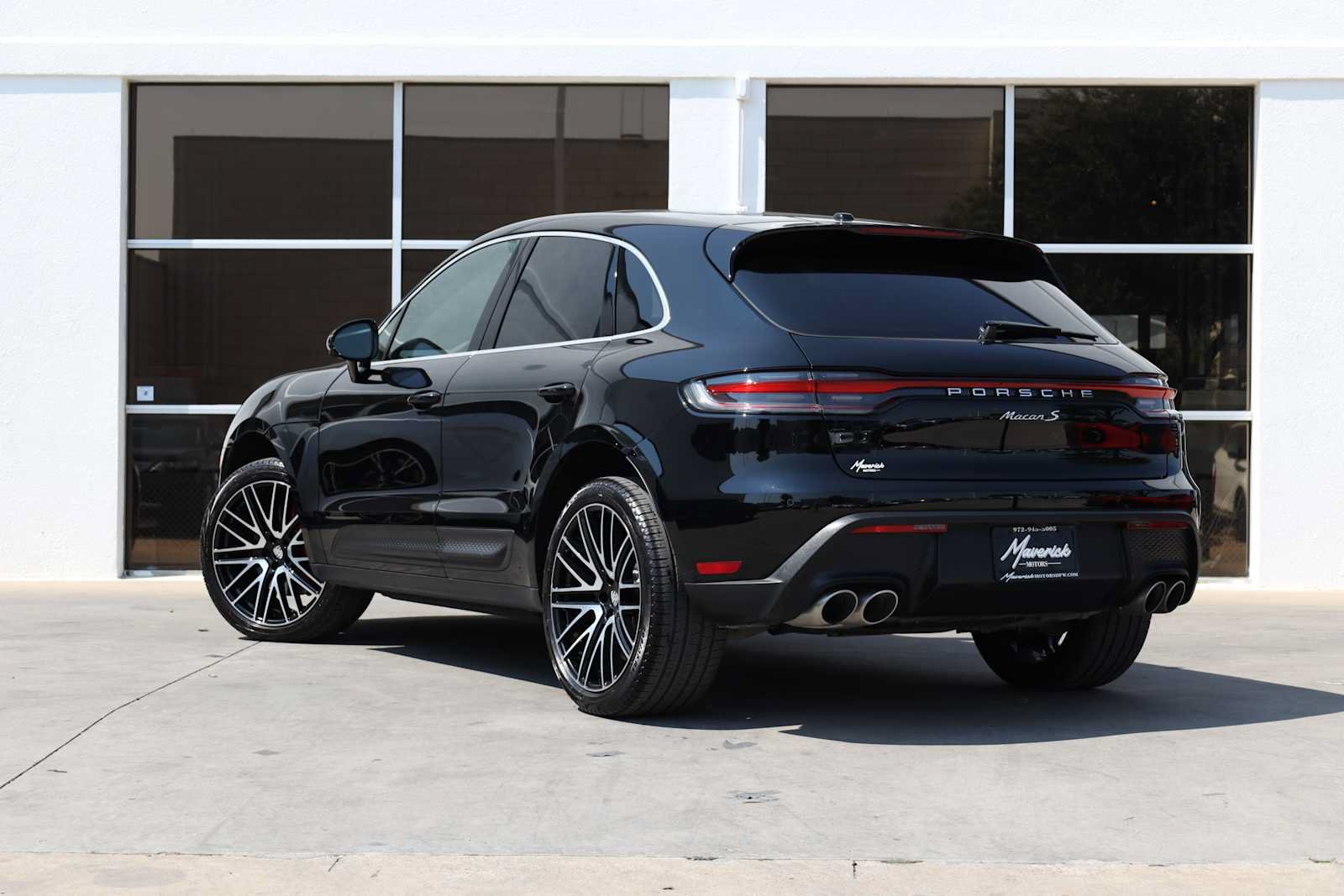 Used 2025 Porsche Macan S AWD/4WD image 10