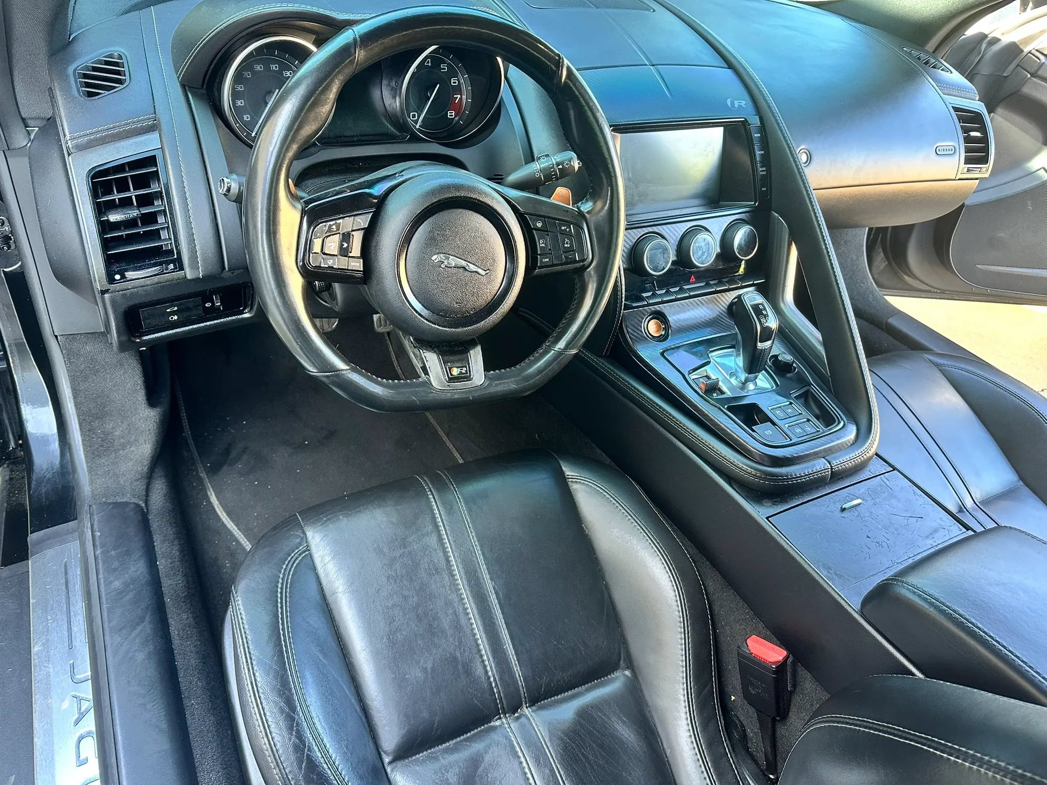 Used 2015 Jaguar F-TYPE R RWD image 21