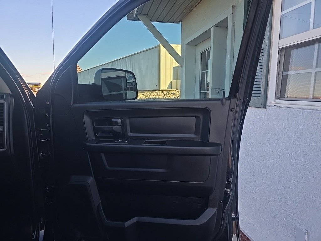 Used 2018 RAM 2500 Tradesman w/ Chrome Appearance Group image 22