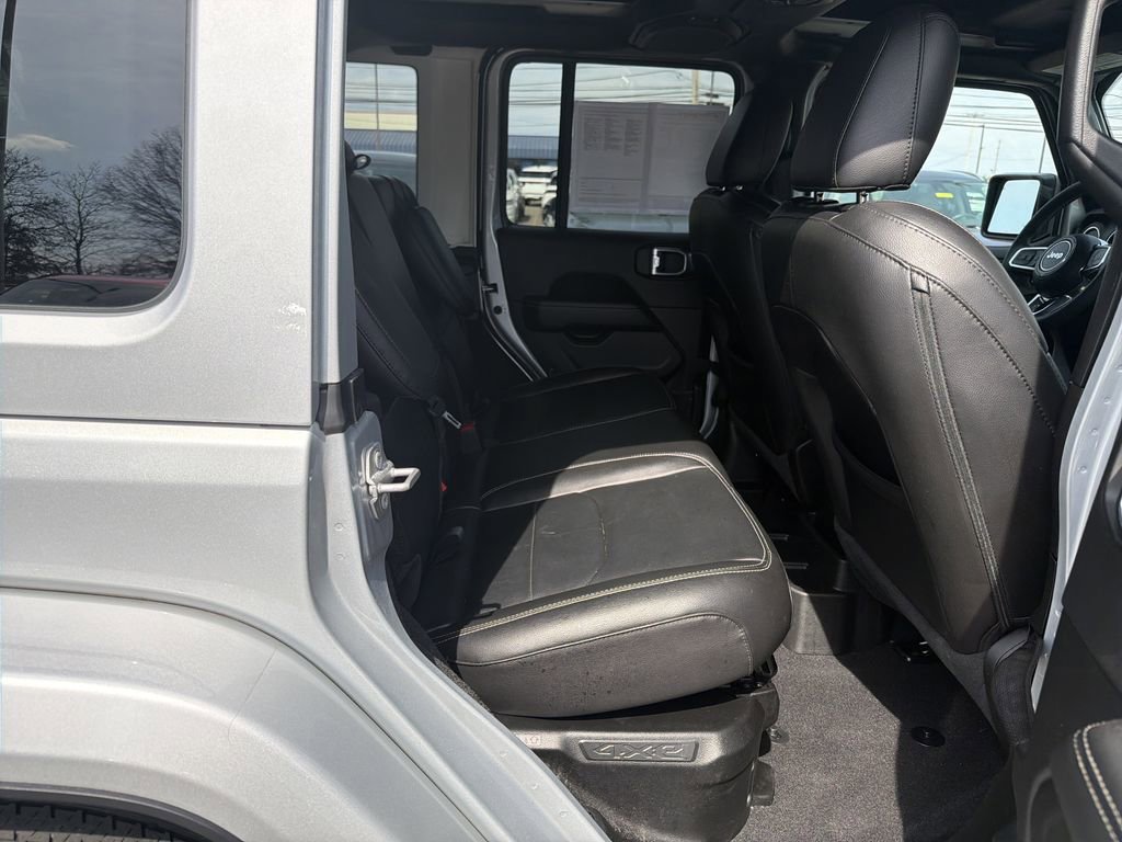 Used 2023 Jeep Wrangler Unlimited Sahara w/ Safety Group AWD/4WD image 18