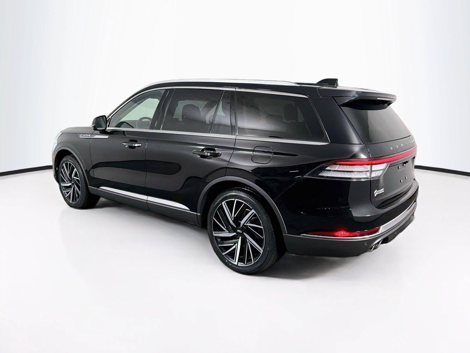 Used 2025 Lincoln Aviator Reserve w/ Equipment Group 201A AWD/4WD image 9