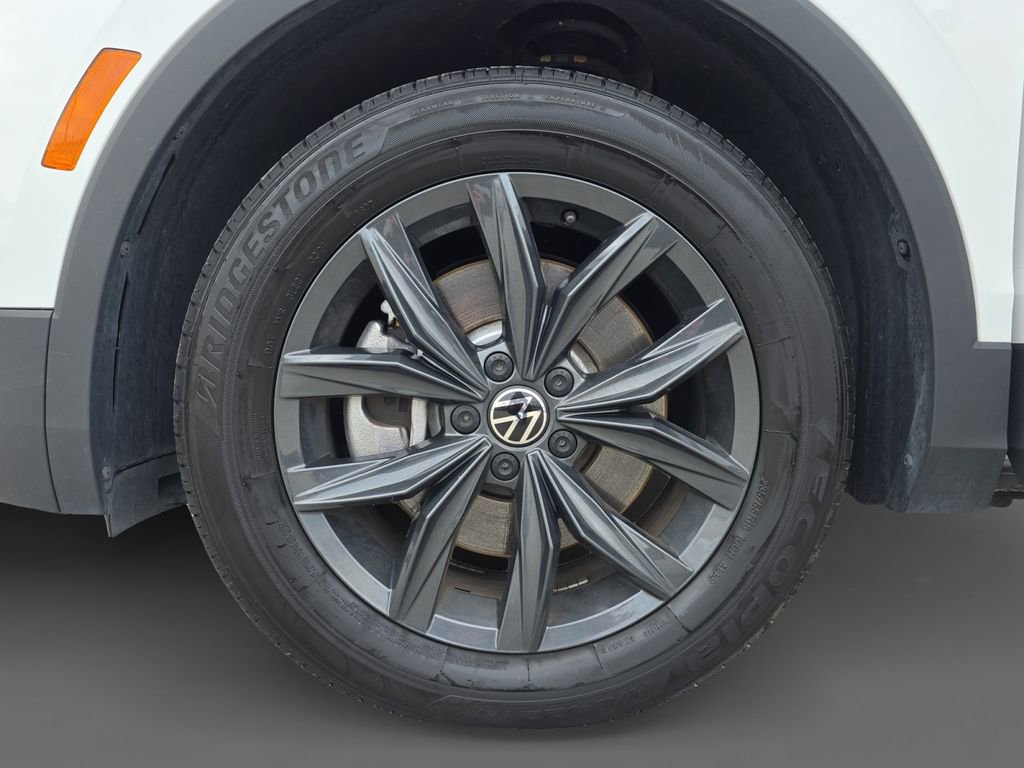 Used 2024 Volkswagen Tiguan SE image 13
