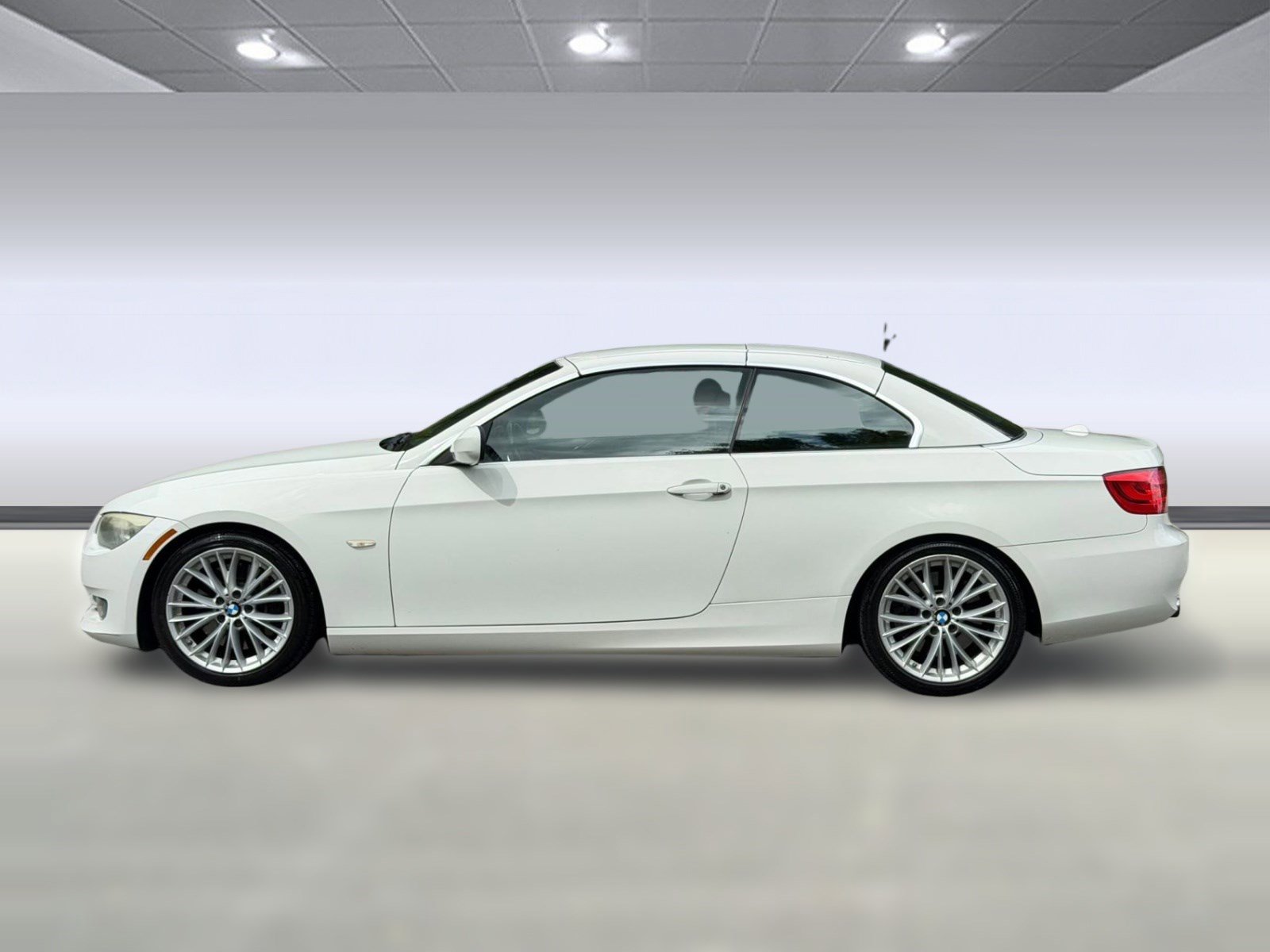 Used 2011 BMW 335i Convertible RWD image 2
