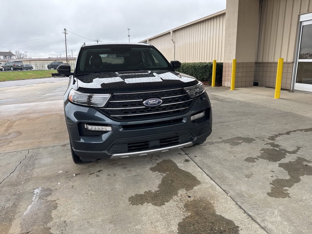 Used 2022 Ford Explorer XLT w/ Equipment Group 202A image 3